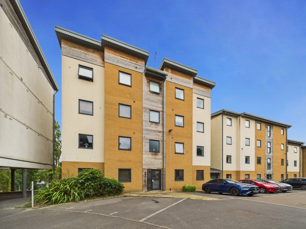 Flat Weavers Mill Close in Bristol