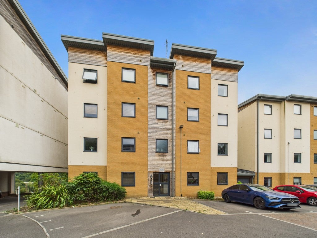 Flat Weavers Mill Close in Bristol