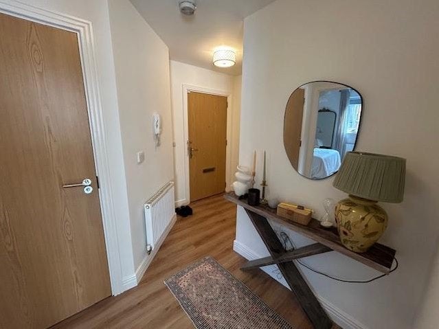 Flat Tapster Street in Greater London