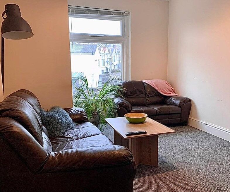 Flat Ernald Place in Swansea