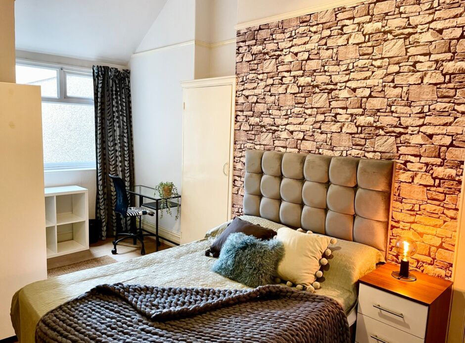Flat Ernald Place in Swansea