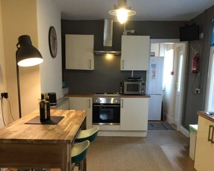 Flat Ernald Place in Swansea