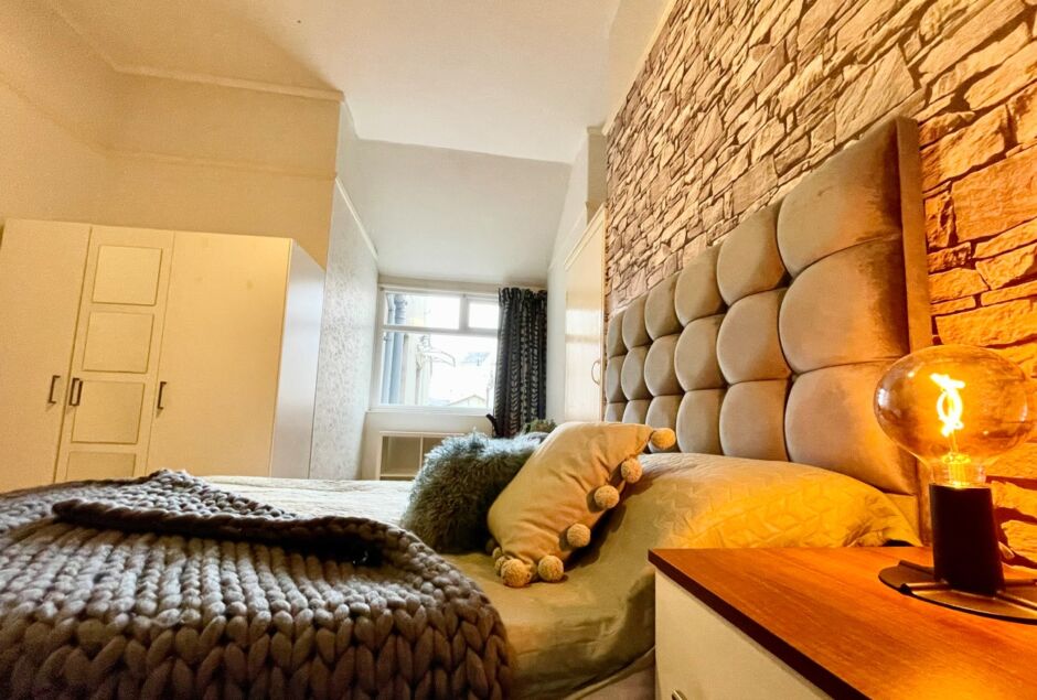Flat Ernald Place in Swansea
