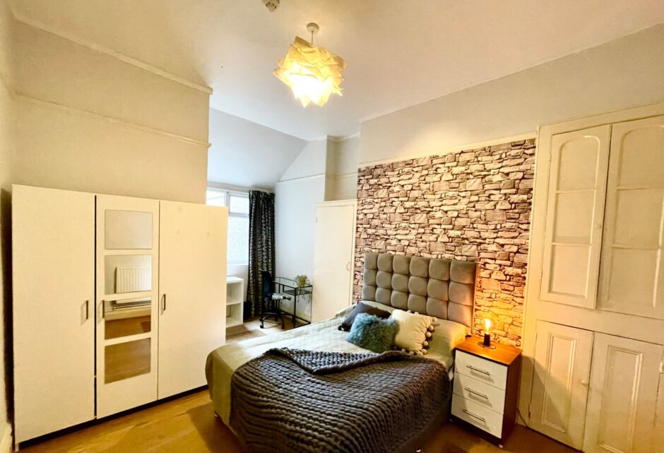 Flat Ernald Place in Swansea