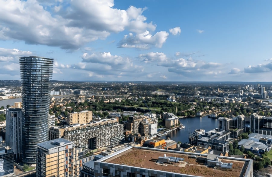 Flat Harbour Way in Greater London