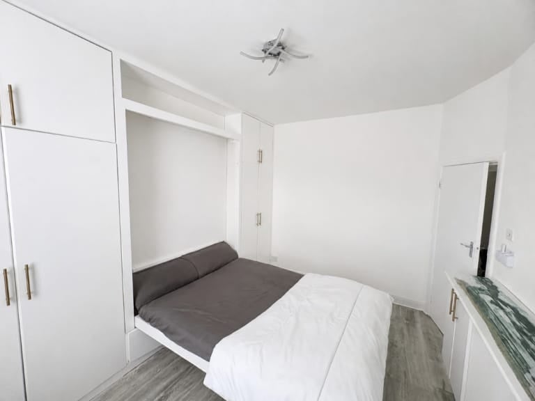 Room Shorndean Street in Greater London