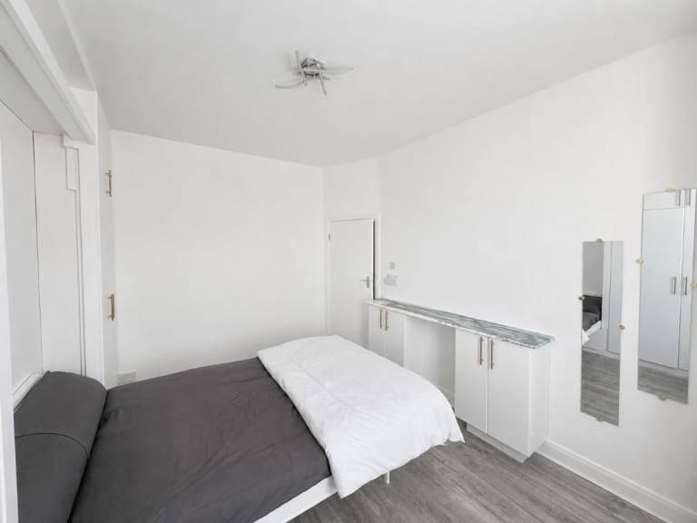 Room Shorndean Street in Greater London