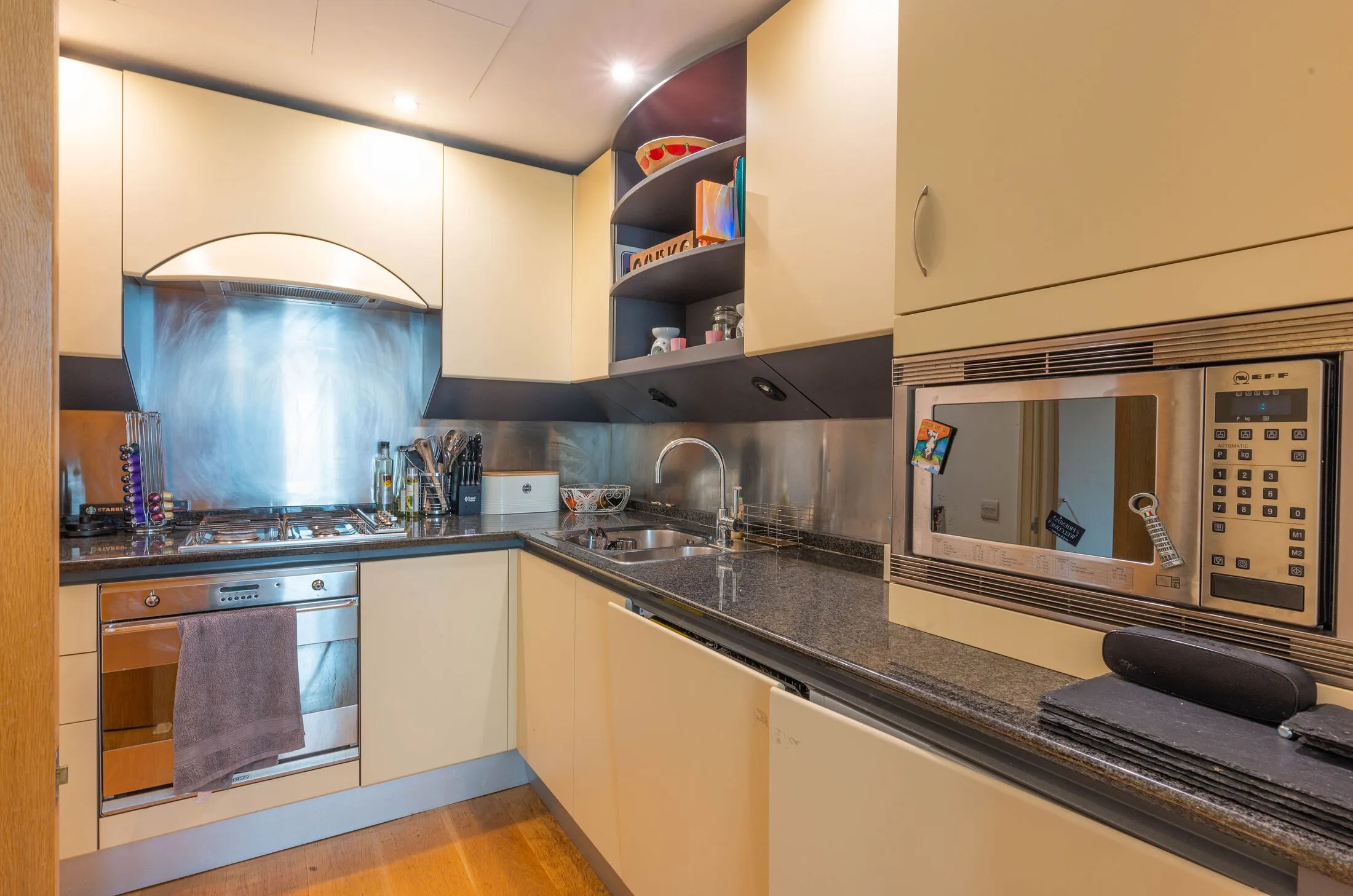 Flat Westferry Circus in Greater London