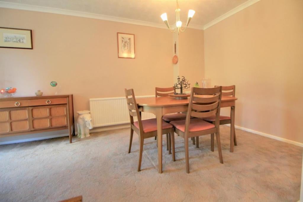 House Loddon Way in Guildford