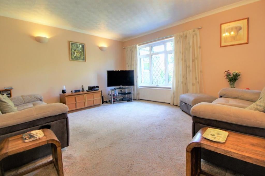 House Loddon Way in Guildford