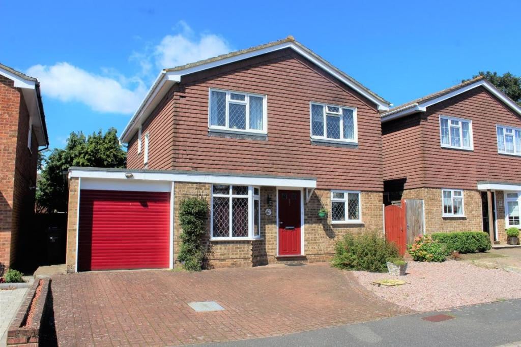 House Loddon Way in Guildford