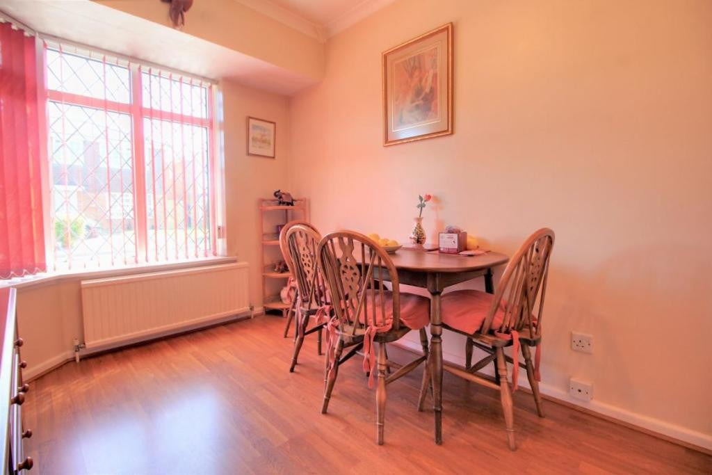House Loddon Way in Guildford