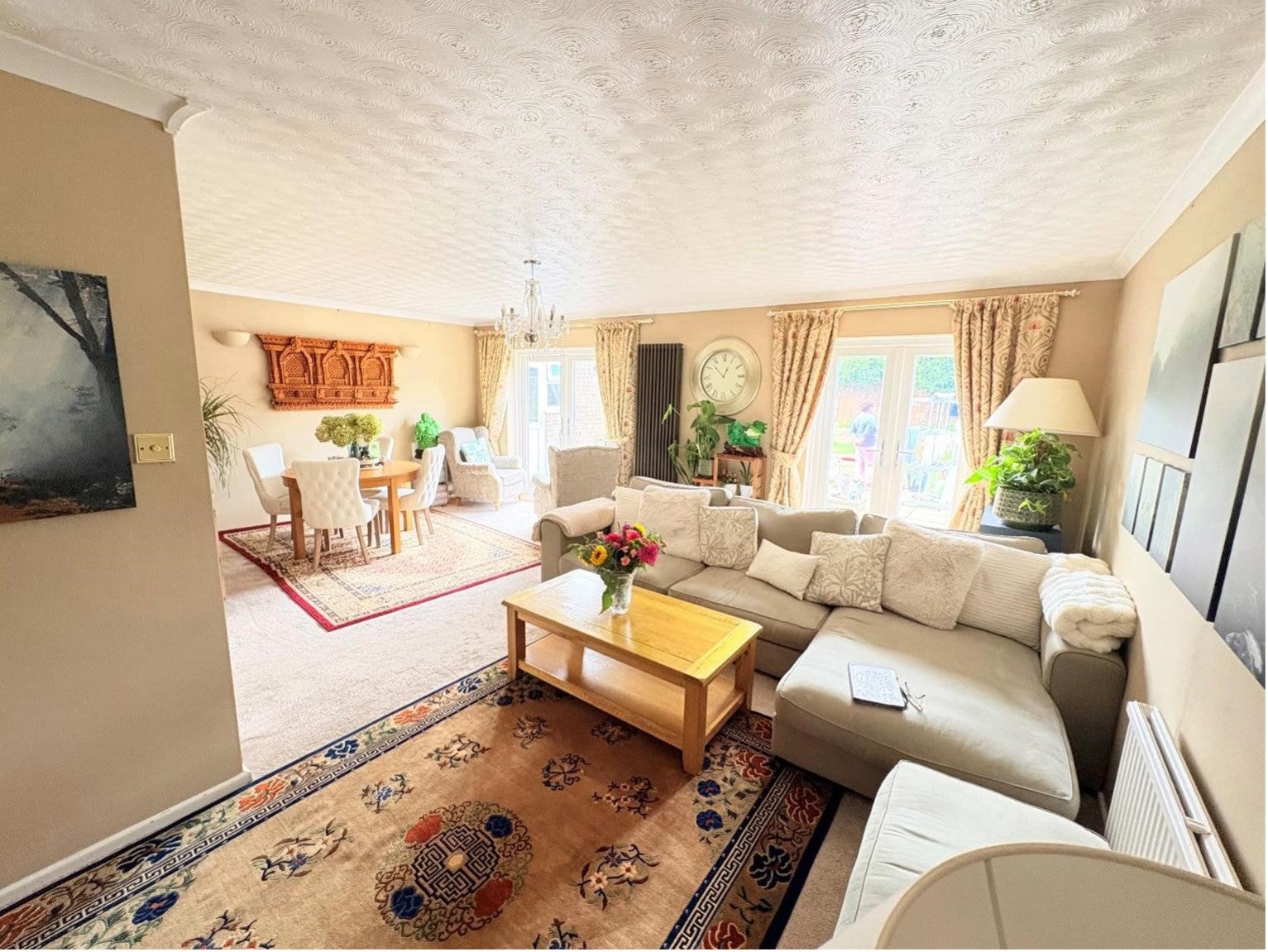 House Loddon Way in Guildford