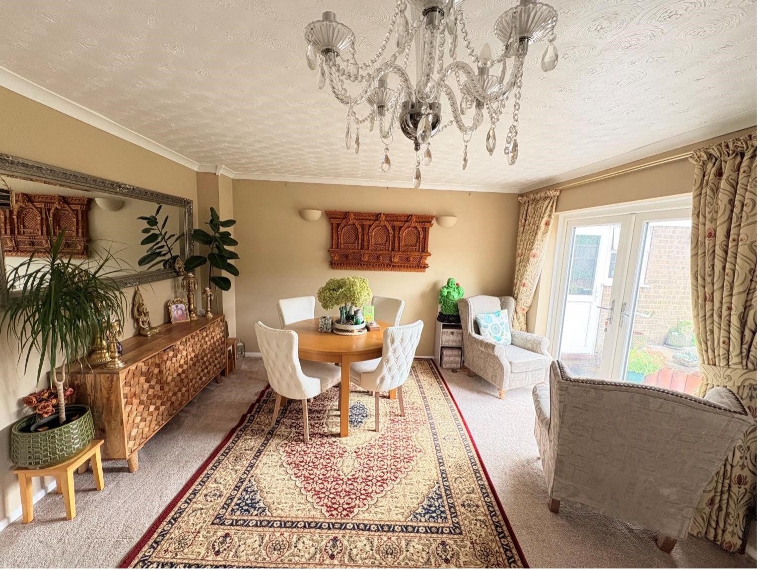 House Loddon Way in Guildford