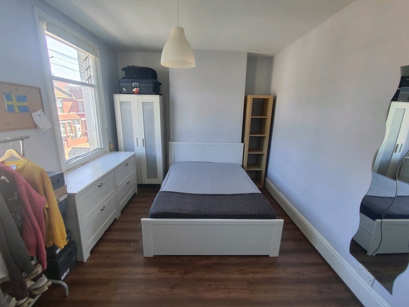 Room Sherringham Avenue in Greater London