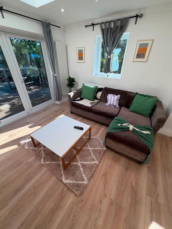 Room Brettenham Road in Greater London