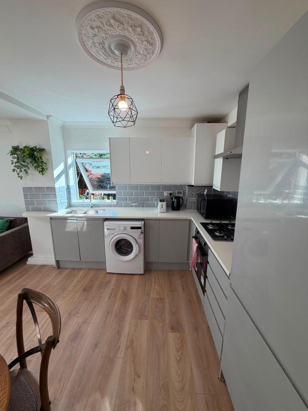 Room Brettenham Road in Greater London