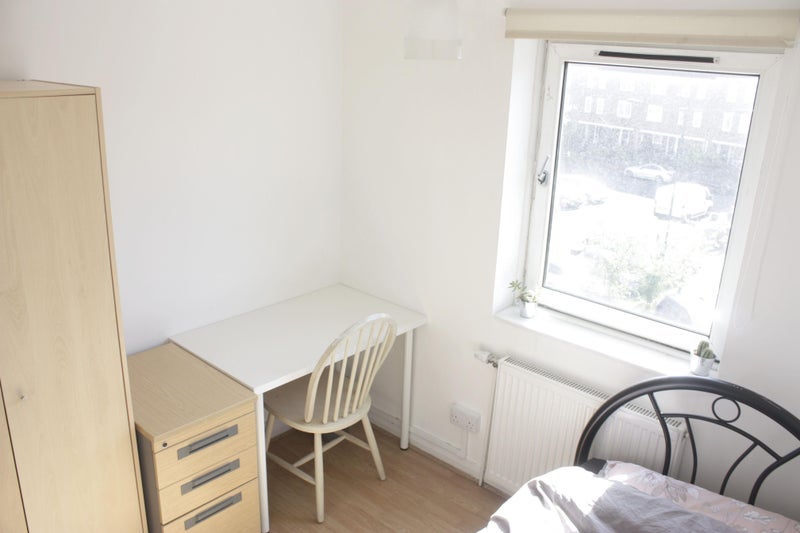 Room Tiverton Road in Greater London