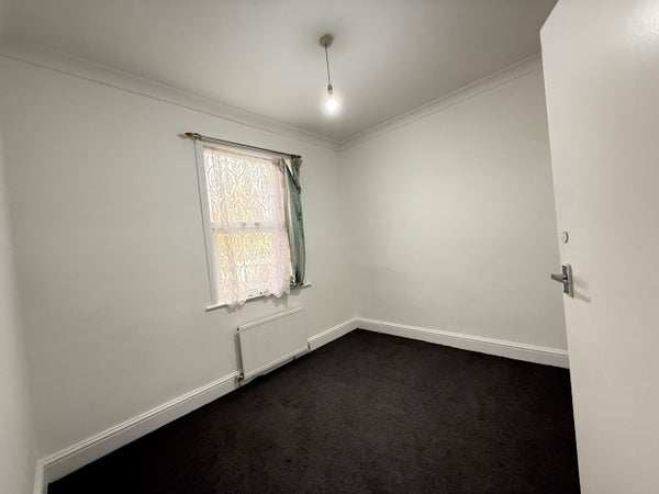 Flat Markhouse Road in London