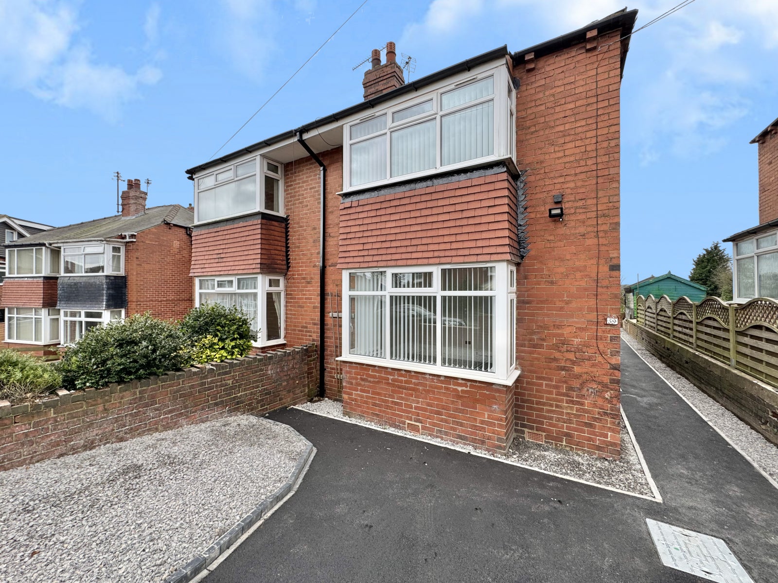 House Leysholme Crescent in Leeds
