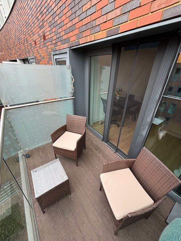Flat Surrey Quays Road in Greater London