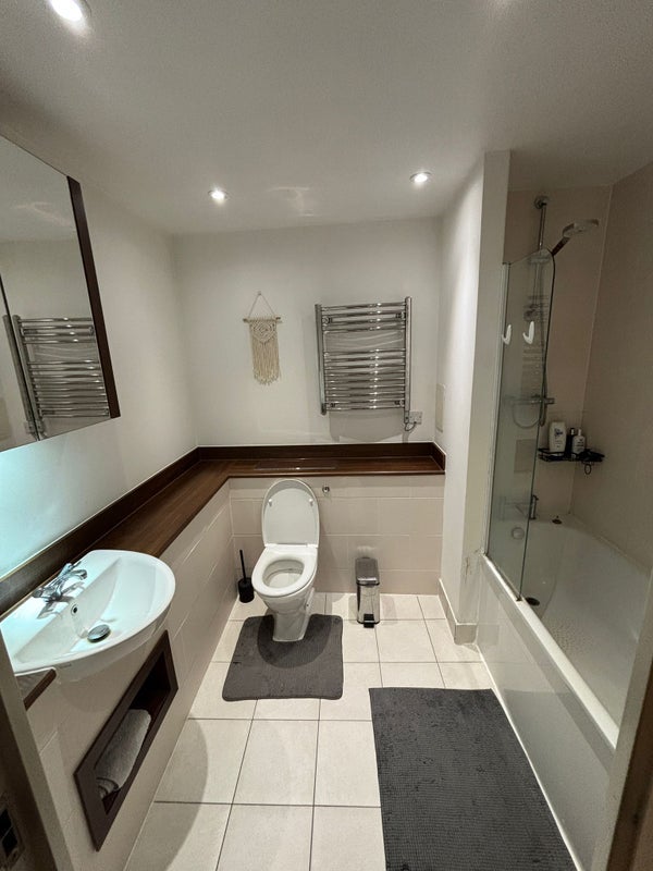Flat Surrey Quays Road in Greater London