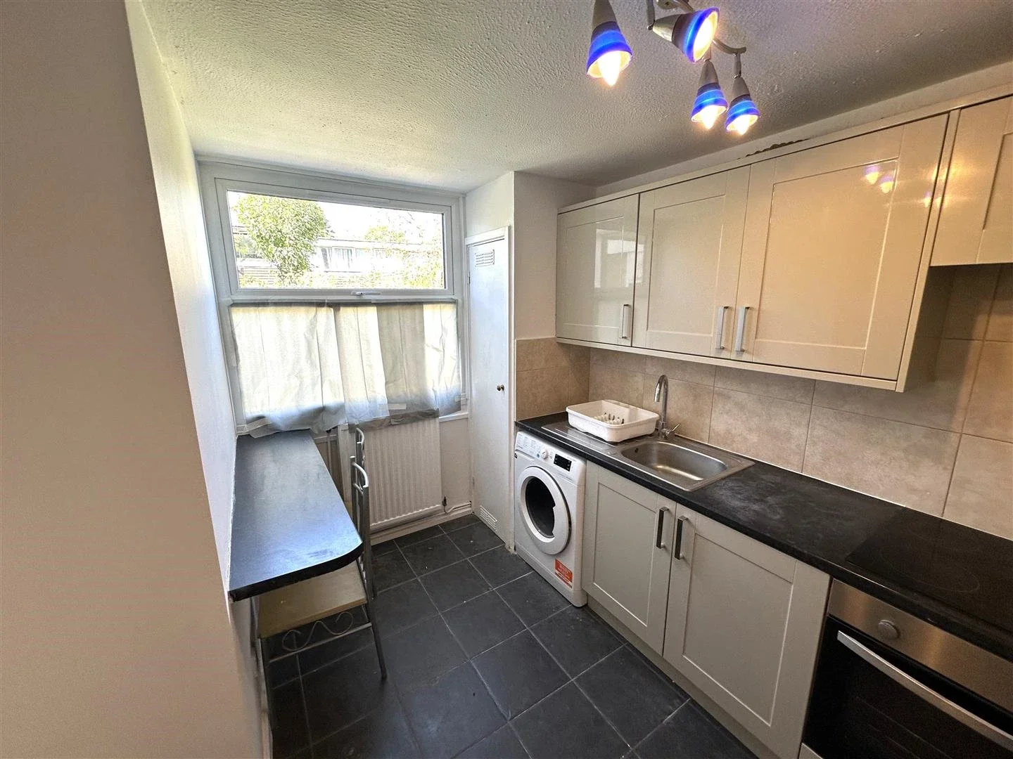 House Pellatt Grove in Greater London