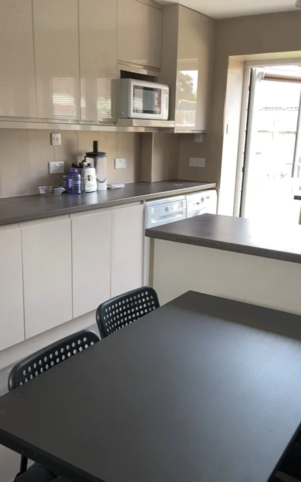 Room Sycamore Close in Greater London