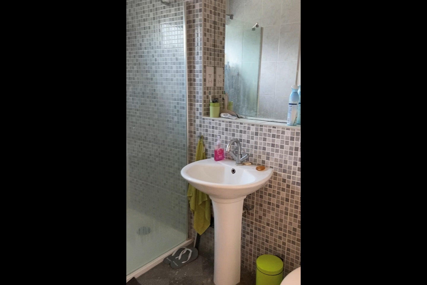 Room Sycamore Close in Greater London