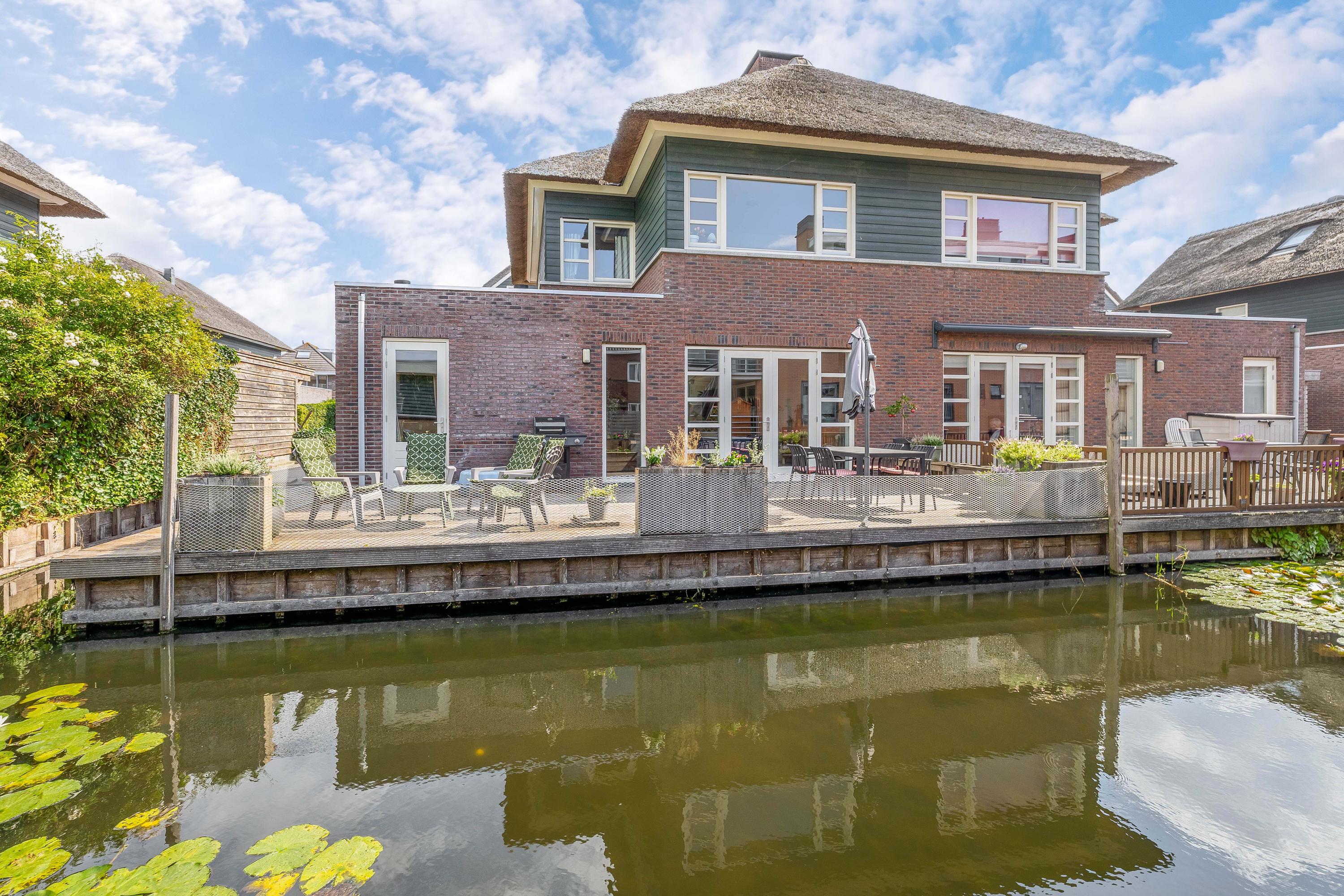 Huis Juliana van Stolberglaan 9 in Hazerswoude-Dorp