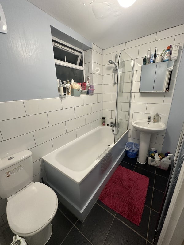 Room Sydney Road in Greater London