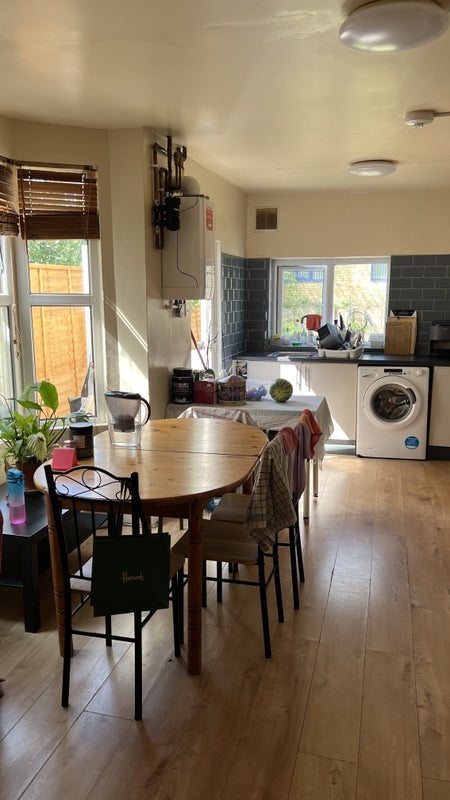 Room Sydney Road in Greater London