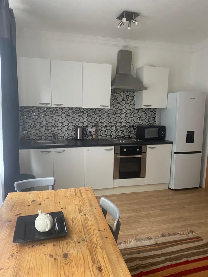 Room Chiswick High Road in Greater London