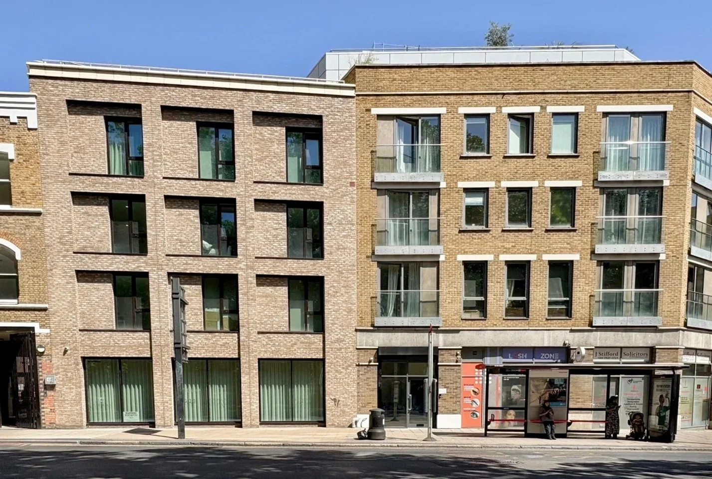 Flat Commercial Road in Greater London