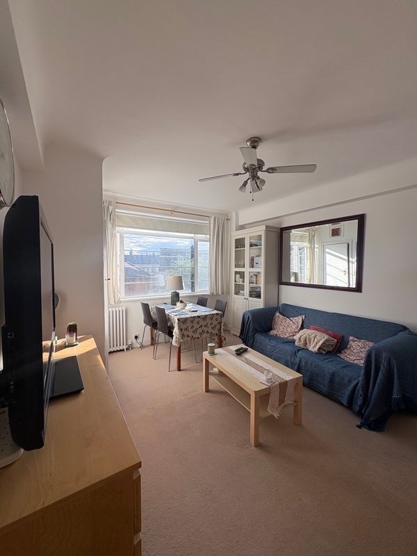 Flat Balham High Road in Greater London