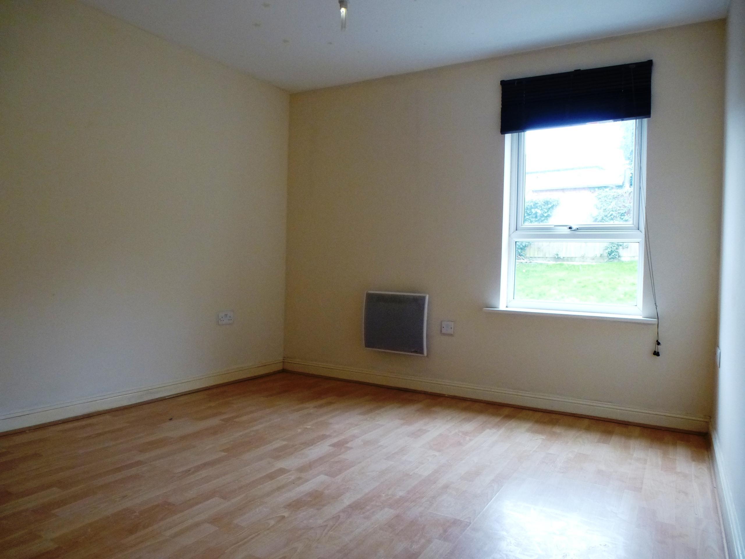 Flat Magdalene Gardens in Greater London