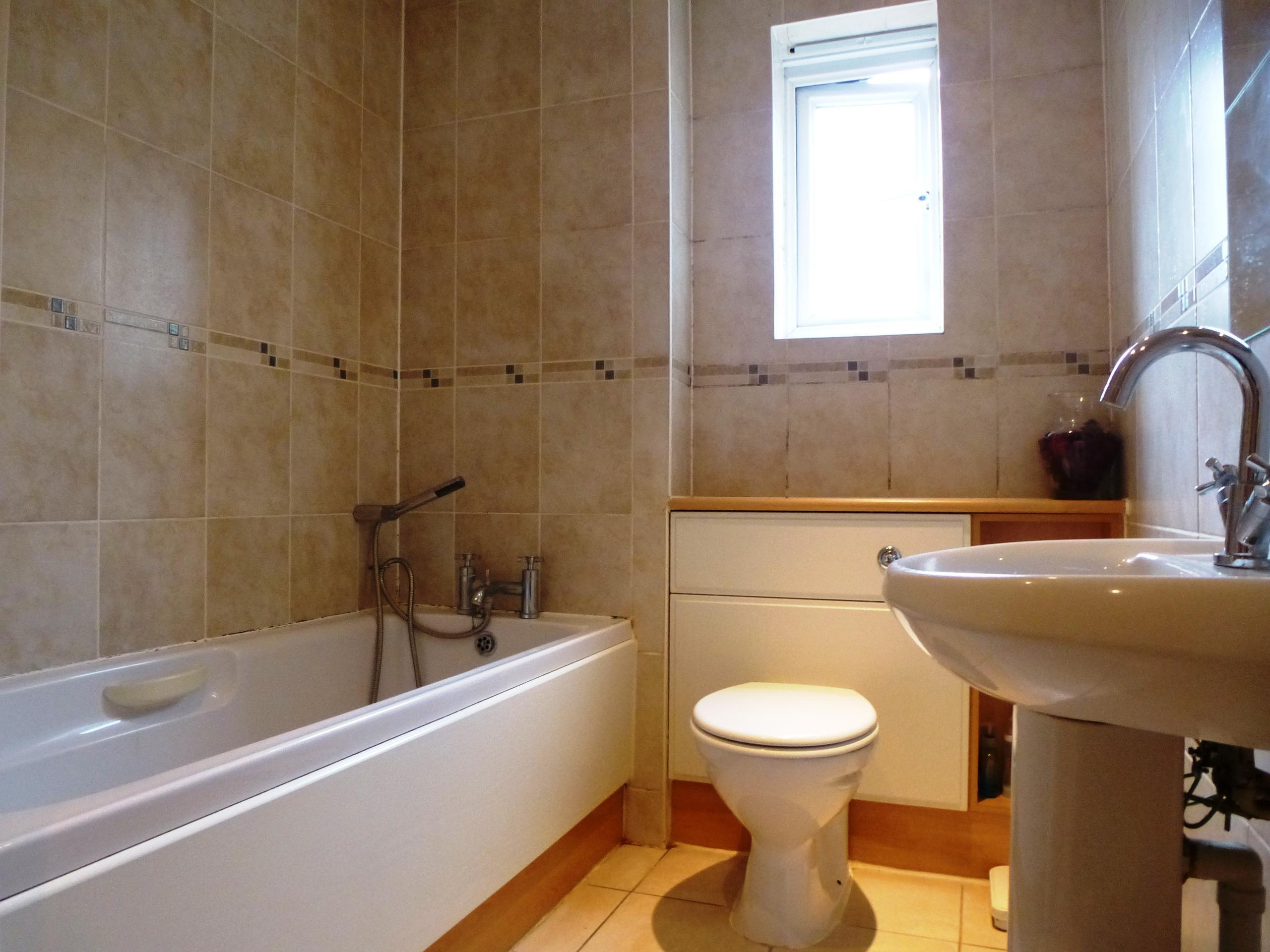 Flat Magdalene Gardens in Greater London