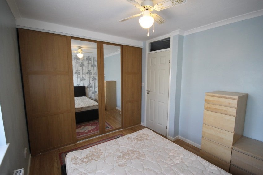 House Pinkcoat Close in Greater London