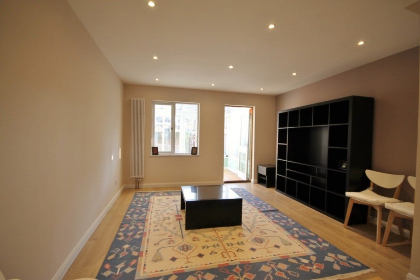 House Pinkcoat Close in Greater London