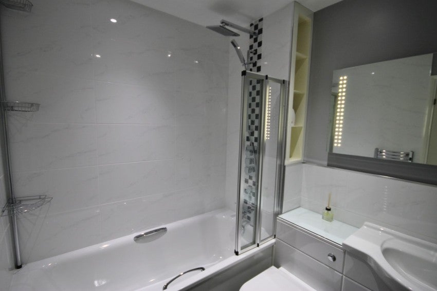 House Pinkcoat Close in Greater London