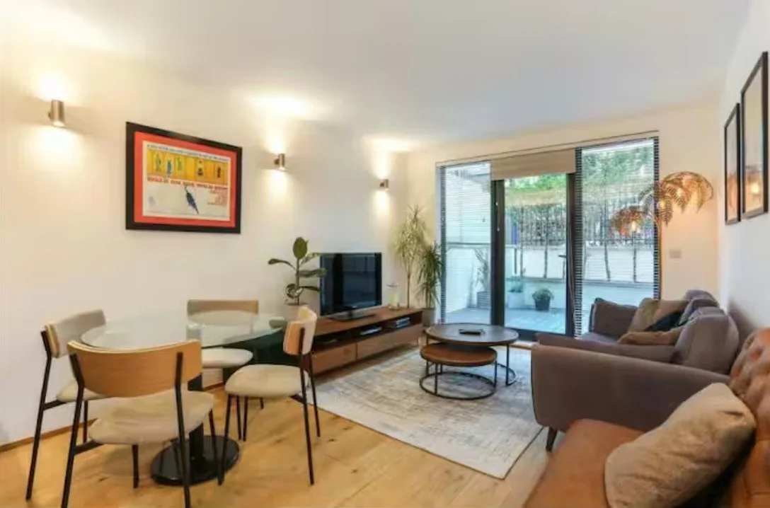 Flat Barlby Road in Greater London