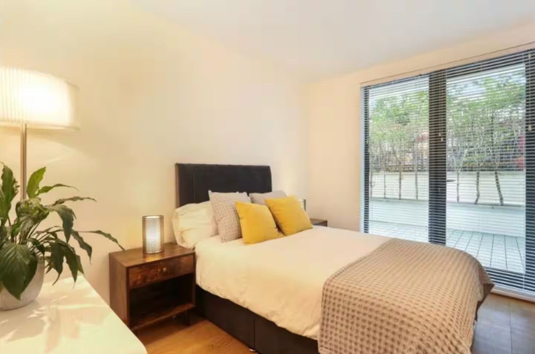 Flat Barlby Road in Greater London