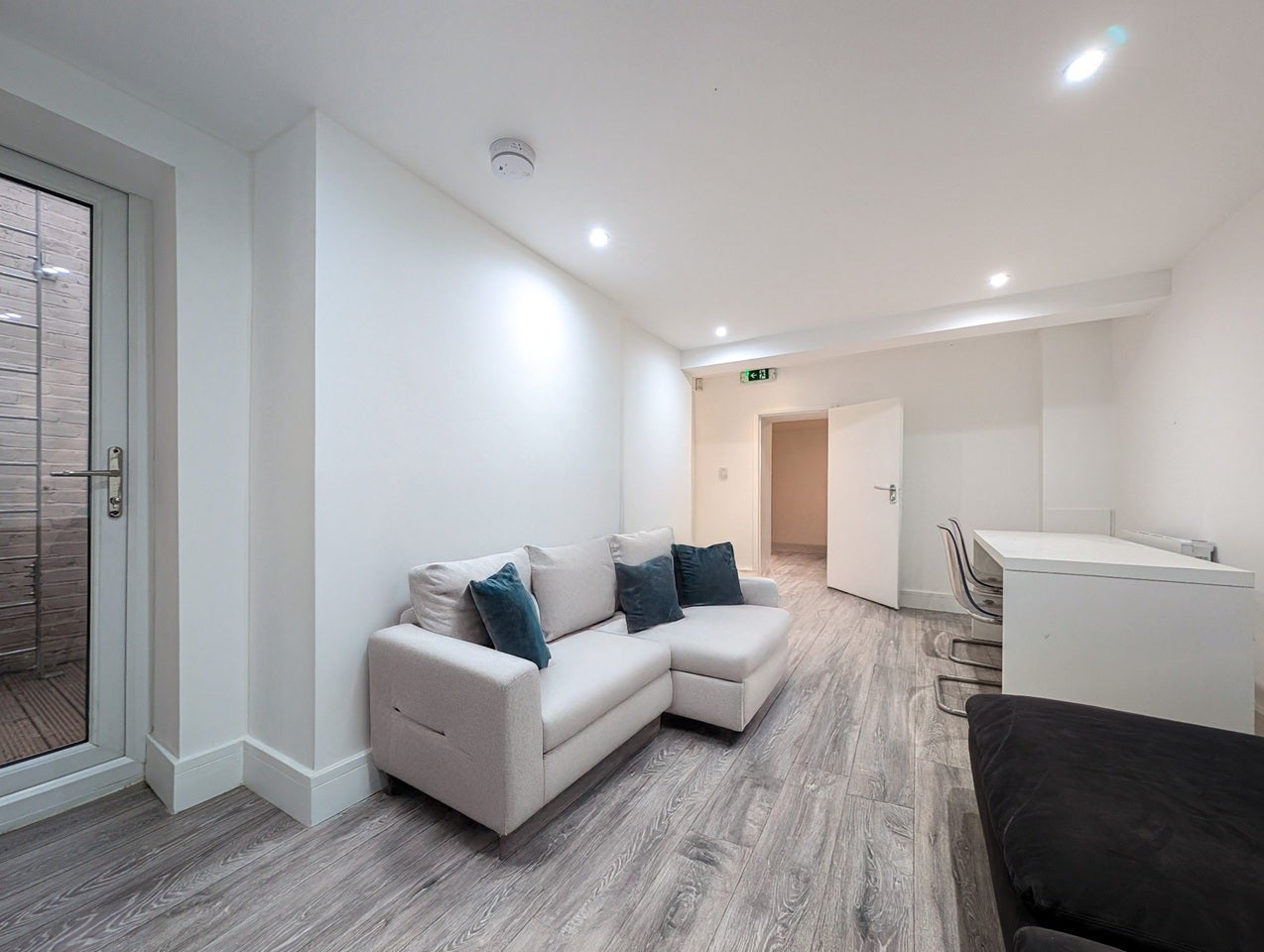 Flat Worple Road Mews in Greater London
