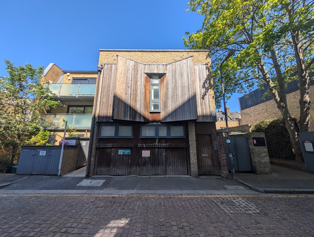 House Worple Road Mews in Greater London