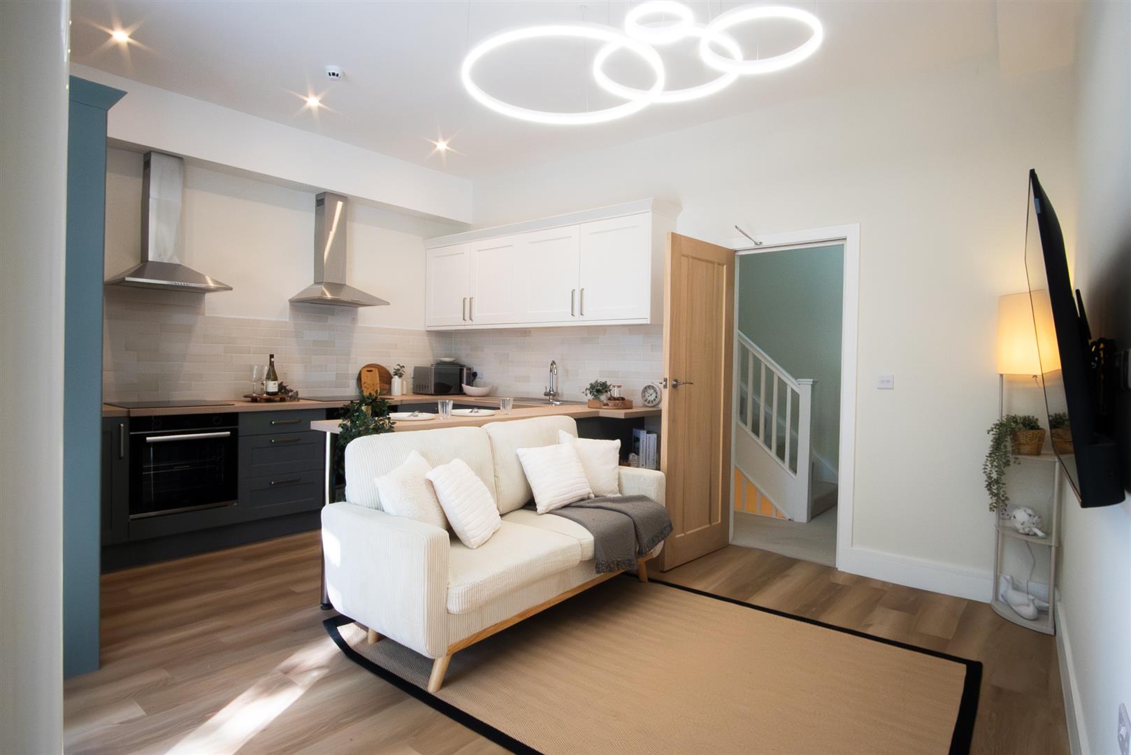 Room Fishponds Road in Bristol
