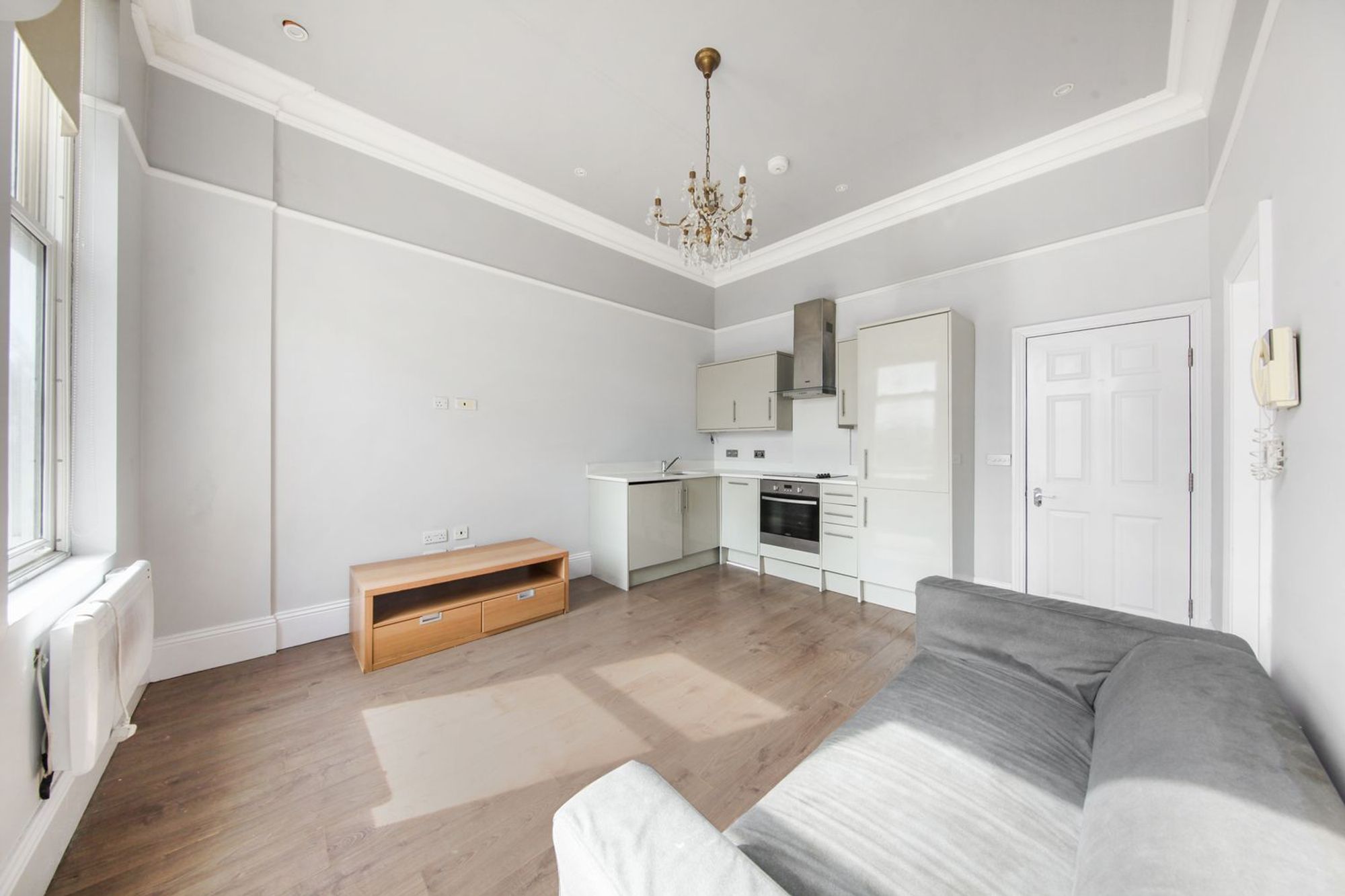Flat Surrey Street in Greater London