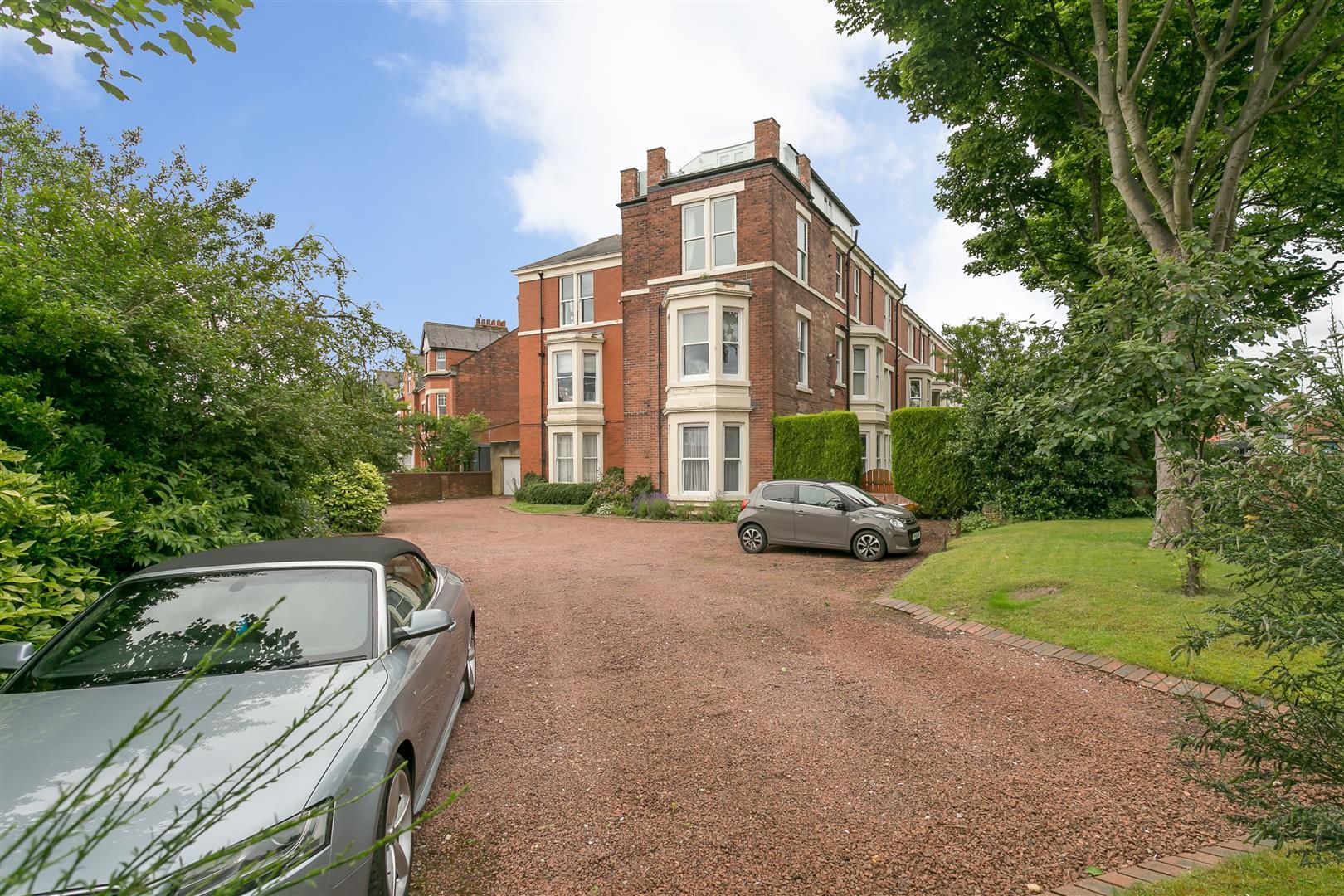 Flat Osborne Road in Newcastle upon Tyne