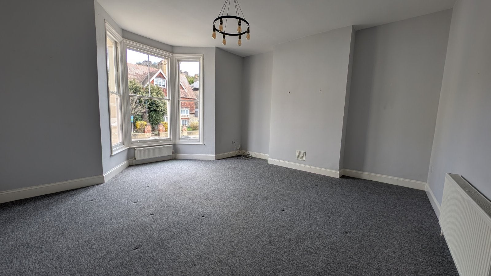 Flat Maison Dieu Road in Dover