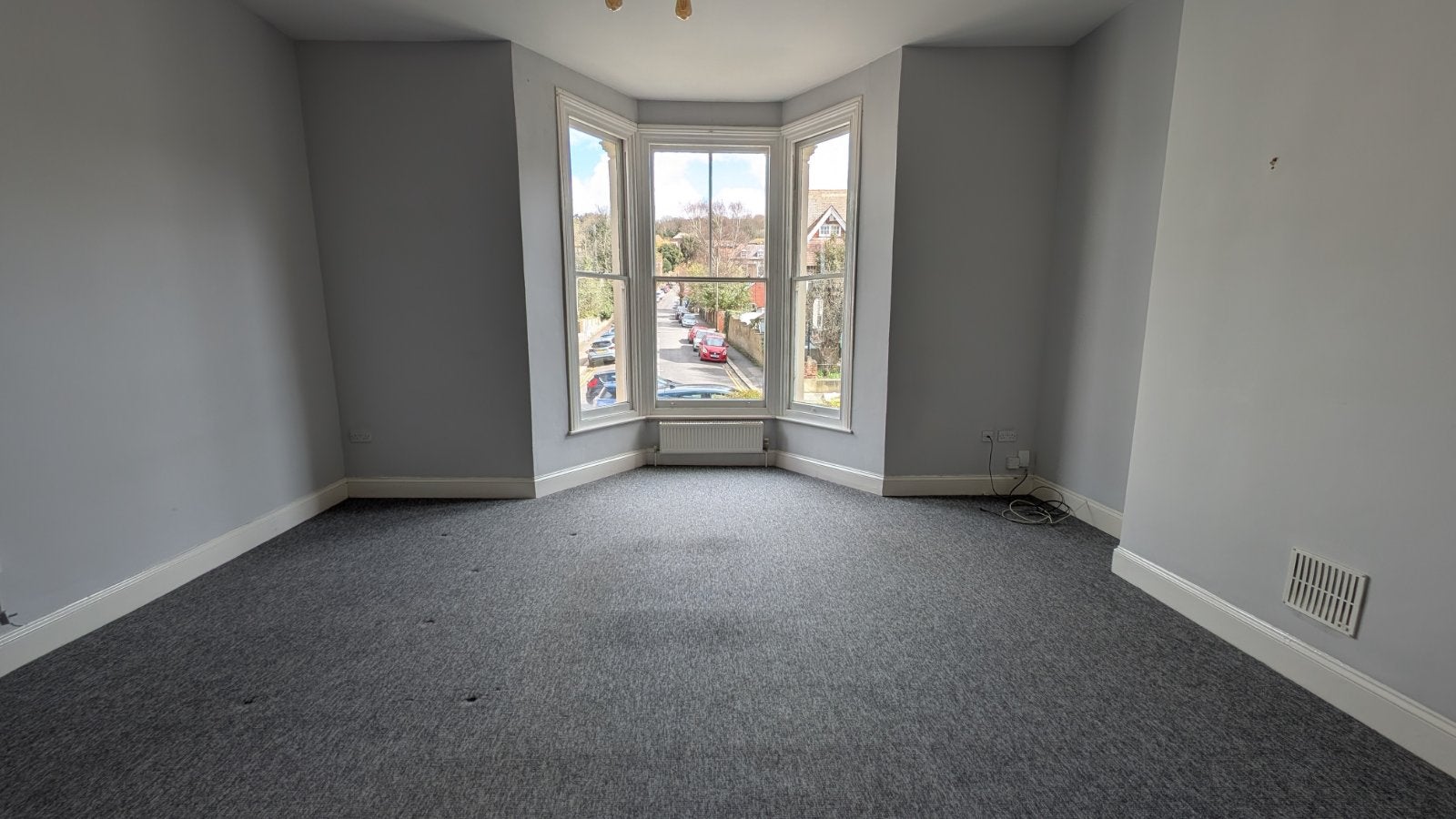Flat Maison Dieu Road in Dover