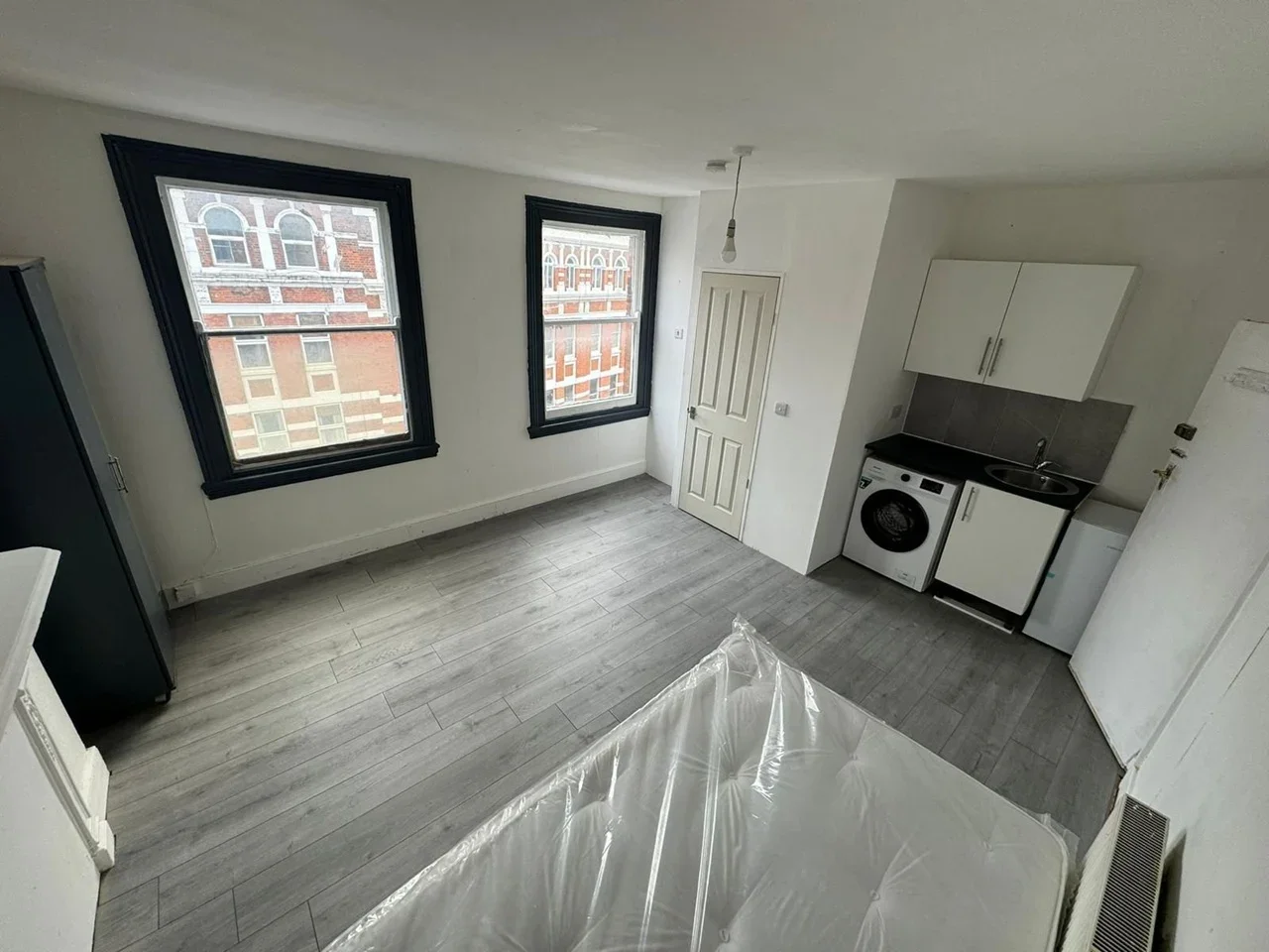Flat West End Lane in Greater London